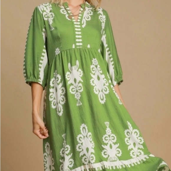 Umgee Dresses & Skirts - Umgee Green Midi Dress with White Embroidered Motif Large